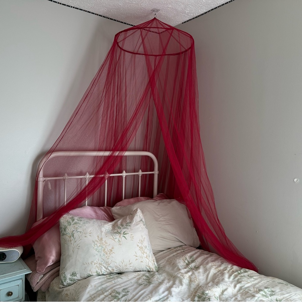 Red Bed Canopy